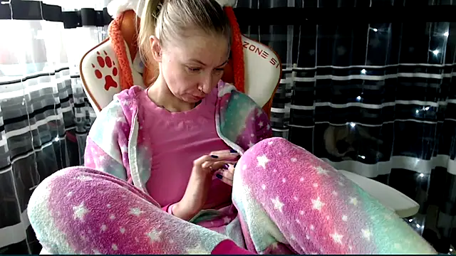 Snapshot of cold_lollipop chatting on 02-19-26, 07:27 cold lollipop online show from 02-19-26, 07:27