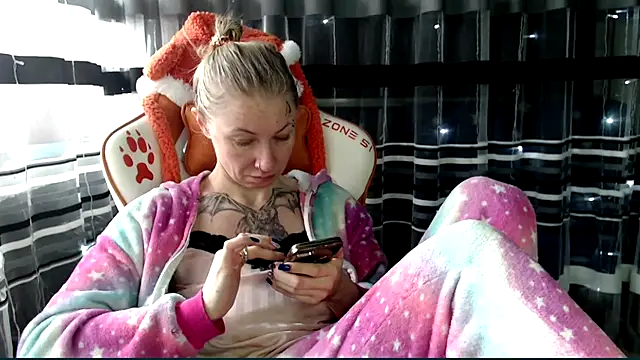 Snapshot of cold_lollipop chatting on 02-20-26, 07:21 cold lollipop online show from 02-20-26, 07:21