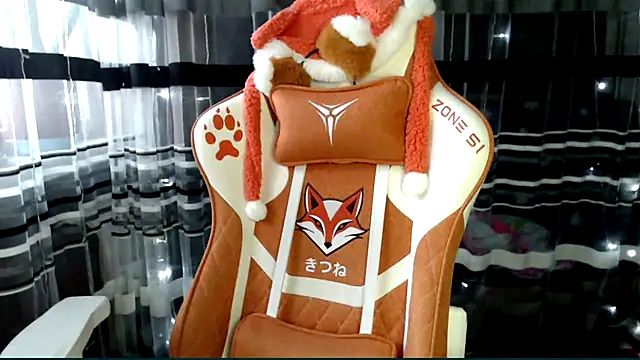 Snapshot of cold_lollipop chatting on 02-18-26, 05:49 cold lollipop online show from 02-18-26, 05:49