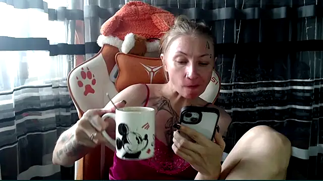 Snapshot of cold_lollipop chatting on 05-17-26, 06:57 cold lollipop online show from 05-17-26, 06:57