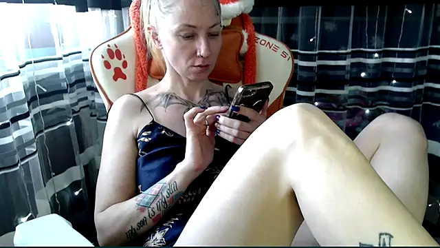 Snapshot of cold_lollipop chatting on 02-15-26, 07:51 cold lollipop online show from 02-15-26, 07:51