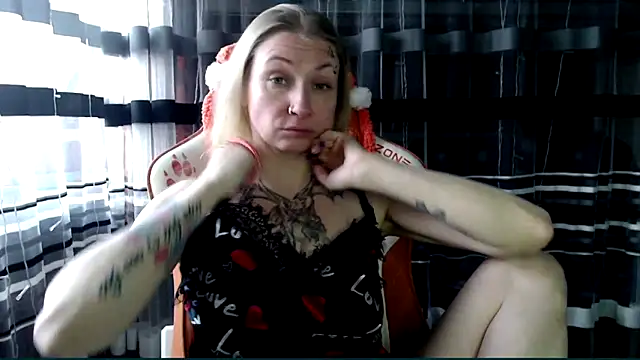 Snapshot of cold_lollipop chatting on 02-24-26, 06:36 cold lollipop online show from 02-24-26, 06:36