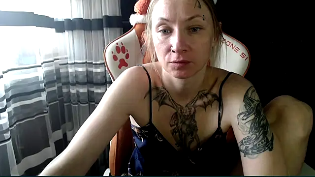 Snapshot of cold_lollipop chatting on 05-19-26, 06:31 cold lollipop online show from 05-19-26, 06:31