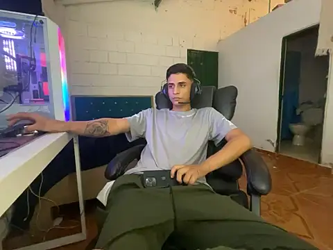 Max TheHorseDick online show from 03-18-26, 03:42