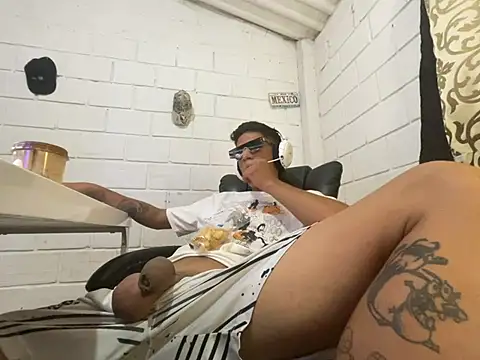 Snapshot of Max_TheHorseDick chatting on 07-22-26, 08:55 Max TheHorseDick online show from 07-22-26, 08:55