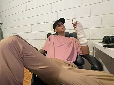 Snapshot of Max_TheHorseDick chatting on 02-28-26, 04:34 Max TheHorseDick online show from 02-28-26, 04:34