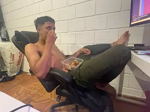 Snapshot of Max_TheHorseDick chatting on 02-08-26, 04:10 Max TheHorseDick online show from 02-08-26, 04:10