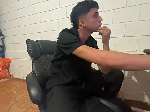 Snapshot of Max_TheHorseDick chatting on 03-03-26, 02:40 Max TheHorseDick online show from 03-03-26, 02:40