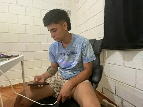 Snapshot of Max_TheHorseDick chatting on 05-17-26, 11:49 Max TheHorseDick online show from 05-17-26, 11:49
