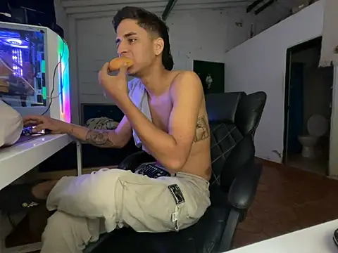 Max TheHorseDick online show from 03-25-26, 06:24