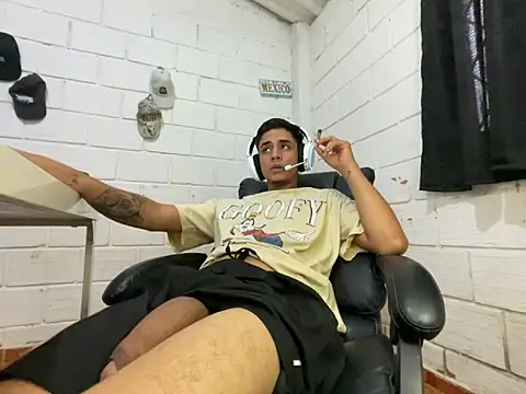 Snapshot of Max_TheHorseDick chatting on 06-01-26, 04:28 Max TheHorseDick online show from 06-01-26, 04:28