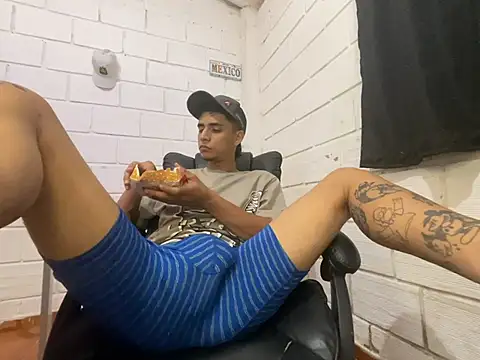 Snapshot of Max_TheHorseDick chatting on 05-19-26, 03:13 Max TheHorseDick online show from 05-19-26, 03:13