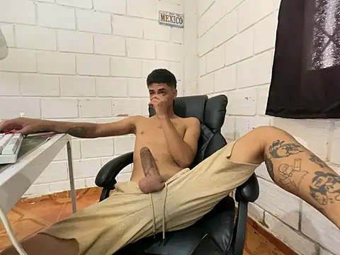 Snapshot of Max_TheHorseDick chatting on 05-14-26, 05:54 Max TheHorseDick online show from 05-14-26, 05:54