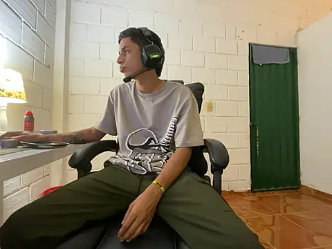 Max TheHorseDick online show from 11-04-25, 03:32