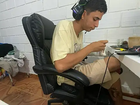 Snapshot of Max_TheHorseDick chatting on 02-19-26, 09:23 Max TheHorseDick online show from 02-19-26, 09:23