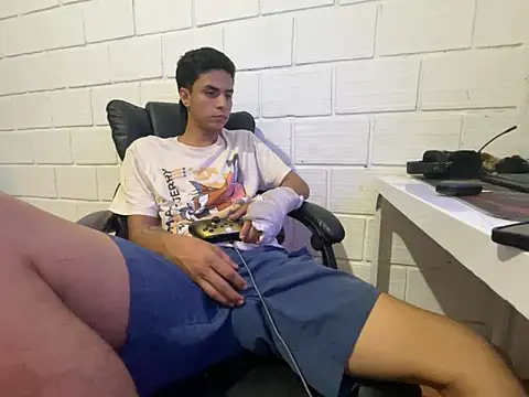 Snapshot of Max_TheHorseDick chatting on 02-24-26, 05:47 Max TheHorseDick online show from 02-24-26, 05:47