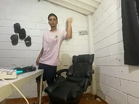 Snapshot of Max_TheHorseDick chatting on 06-05-26, 07:19 Max TheHorseDick online show from 06-05-26, 07:19