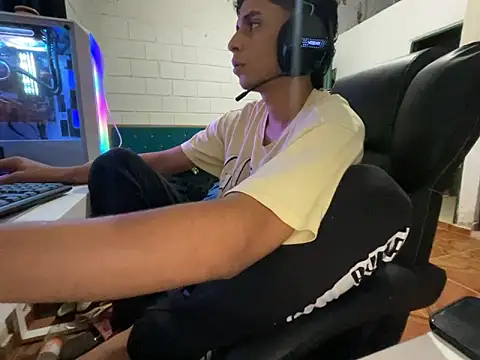 Max TheHorseDick online show from 04-04-26, 03:57