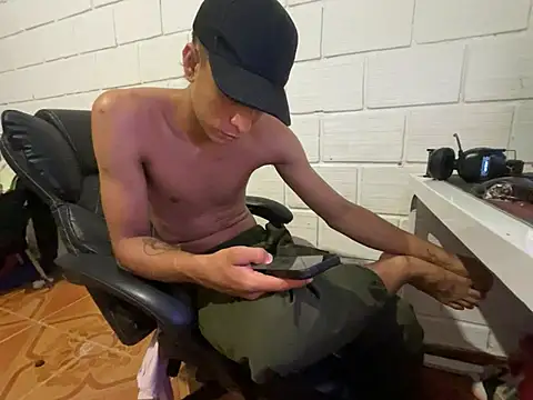 Snapshot of Max_TheHorseDick chatting on 02-12-26, 04:23 Max TheHorseDick online show from 02-12-26, 04:23