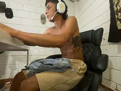 Snapshot of Max_TheHorseDick chatting on 08-07-26, 02:12 Max TheHorseDick online show from 08-07-26, 02:12