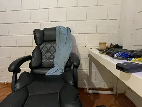 Snapshot of Max_TheHorseDick chatting on 02-23-26, 11:49 Max TheHorseDick online show from 02-23-26, 11:49