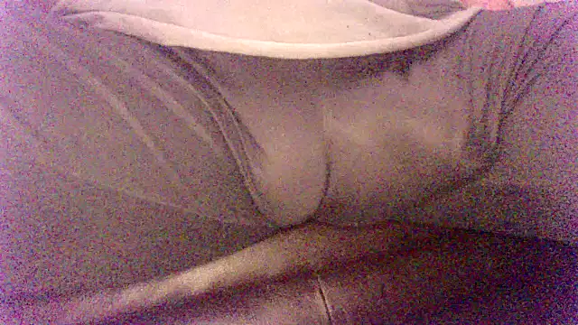 Snapshot of SDtinycok chatting on 10-22-25, 02:55 SDtinycok online show from 10-22-25, 02:55