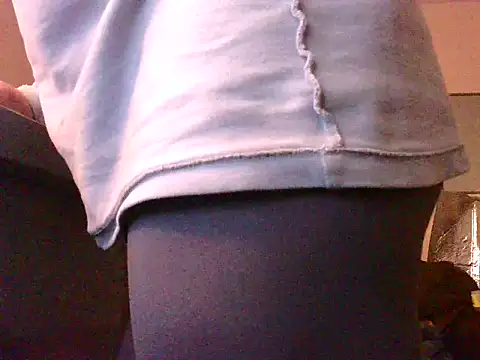 Snapshot of SDtinycok chatting on 11-10-25, 08:25 SDtinycok online show from 11-10-25, 08:25