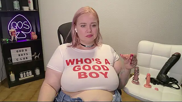 Snapshot of MargotGrey chatting on 06-07-26, 07:19 MargotGrey online show from 06-07-26, 07:19
