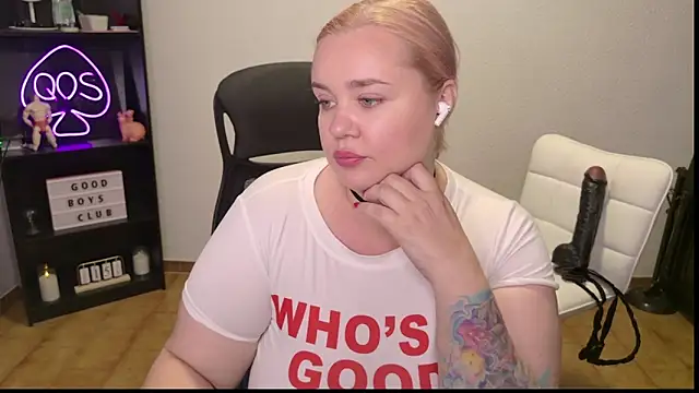 Snapshot of MargotGrey chatting on 06-16-26, 11:54 MargotGrey online show from 06-16-26, 11:54