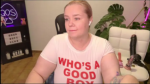 Snapshot of MargotGrey chatting on 07-11-26, 08:25 MargotGrey online show from 07-11-26, 08:25