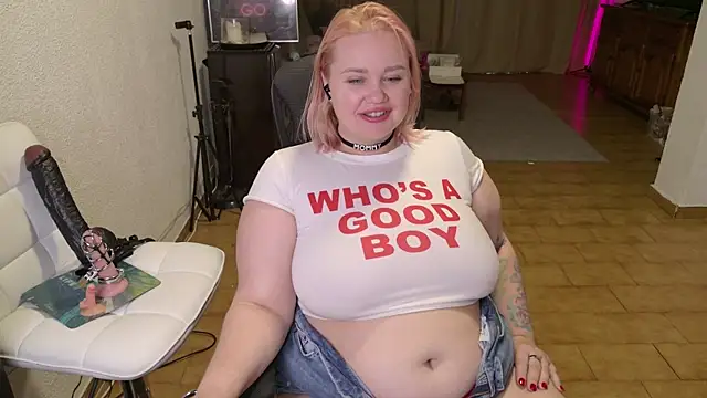 Snapshot of MargotGrey chatting on 04-19-26, 06:10 MargotGrey online show from 04-19-26, 06:10