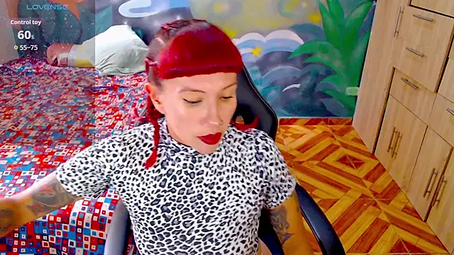 Eimy lorens online show from 10-31-25, 07:54