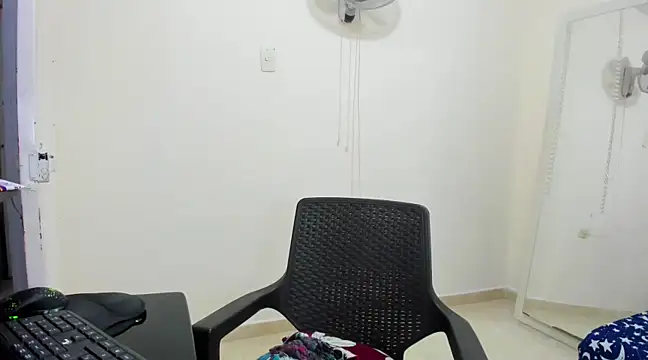 Snapshot of HUGEBOOBS_MILF chatting on 02-14-25, 12:41 HUGEBOOBS MILF online show from 02-14-25, 12:41