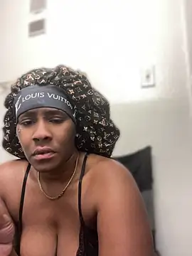 Snapshot of Foreignthababyy chatting on 04-30-26, 12:01 Foreignthababyy online show from 04-30-26, 12:01