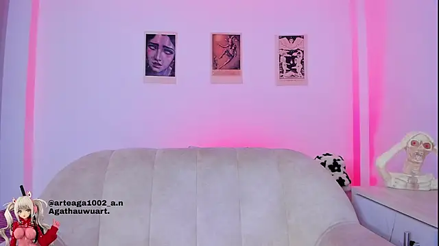 Moonlight1002 online show from 10-25-25, 04:22