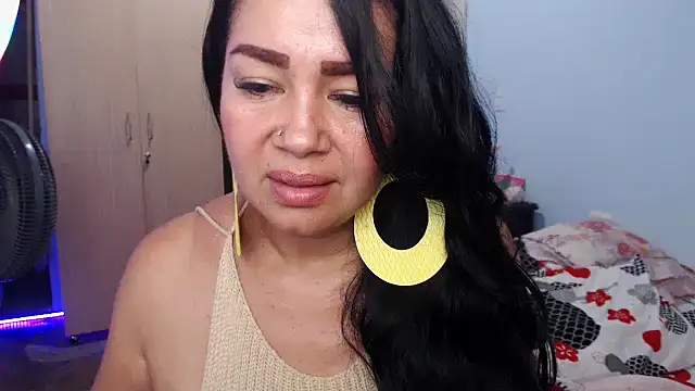 Snapshot of RUBII-ADAMS chatting on 05-21-26, 02:58 RUBII-ADAMS online show from 05-21-26, 02:58