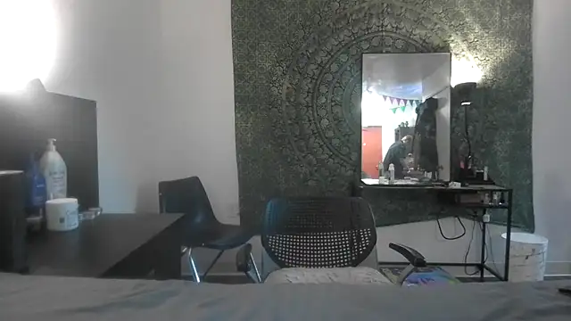 Snapshot of SilasRed chatting on 01-17-25, 12:53 SilasRed online show from 01-17-25, 12:53