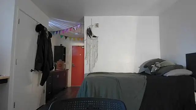 Snapshot of SilasRed chatting on 12-29-24, 11:18 SilasRed online show from 12-29-24, 11:18