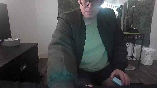 Snapshot of SilasRed chatting on 01-06-25, 03:09 SilasRed online show from 01-06-25, 03:09