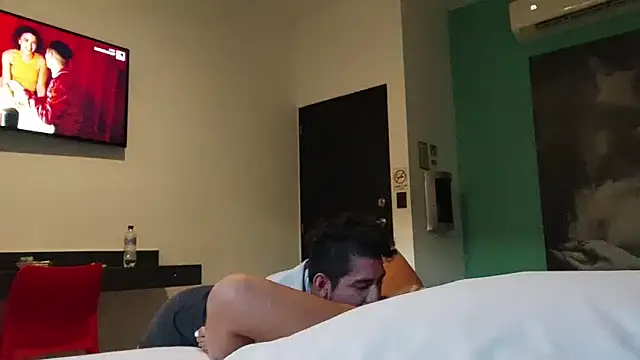 paolaluna03 online show from 01-20-25, 07:57