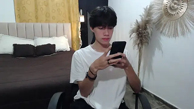 Elio-cam online show from 11-15-25, 01:42