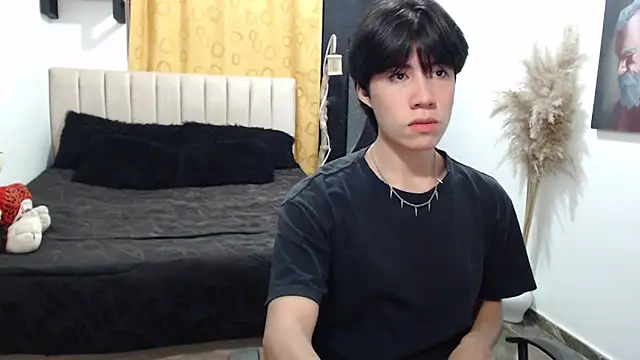 Snapshot of Elio-cam chatting on 05-08-26, 01:09 Elio-cam online show from 05-08-26, 01:09