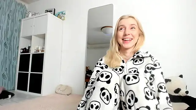 KenzieDawton online show from 11-06-25, 04:49