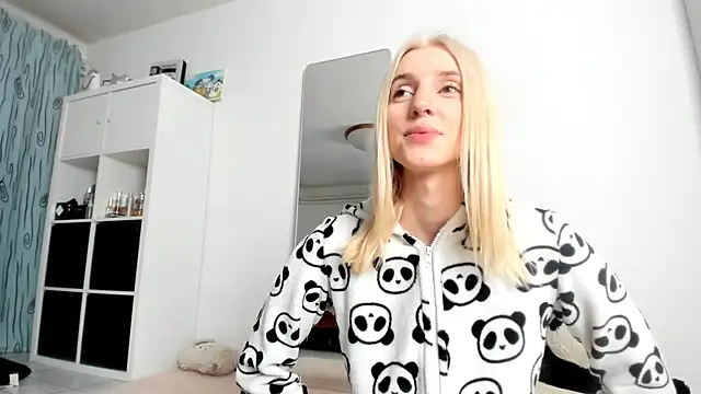 KenzieDawton online show from 10-22-25, 03:17