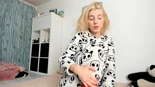 KenzieDawton online show from 11-08-25, 05:00