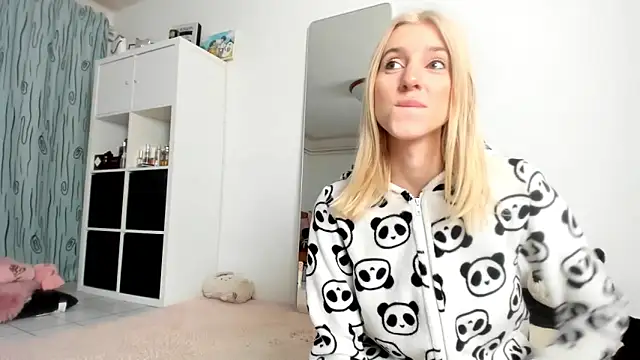 KenzieDawton online show from 10-24-25, 03:27