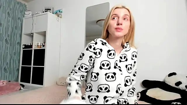 KenzieDawton online show from 01-13-25, 05:01