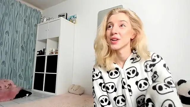 KenzieDawton online show from 11-02-25, 04:39