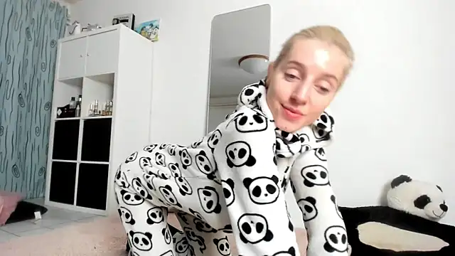 KenzieDawton online show from 10-13-25, 06:26