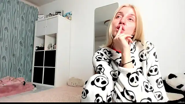 KenzieDawton online show from 02-27-25, 05:07
